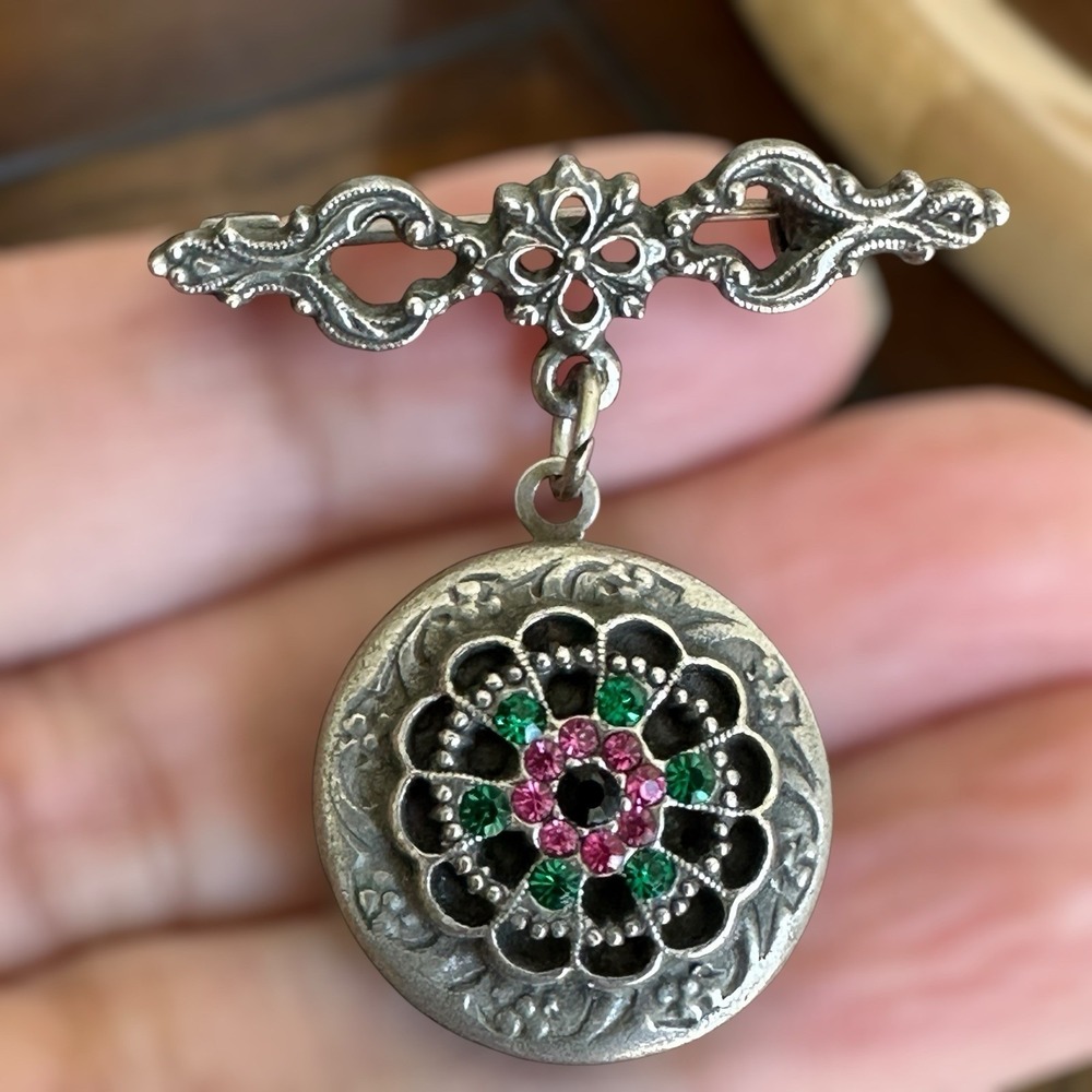 Vintage Locket Brooch Pin 1.5‎ Inch Victorian Style Dangle Floral Filigree Photo